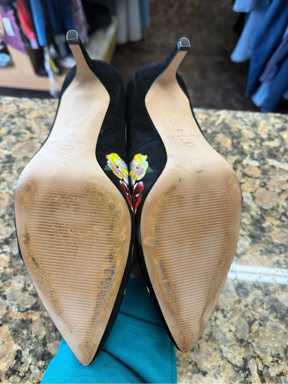 Ann Taylor Floral Embroidered Suede Pointed Toe Heels Pumps Black Size 9